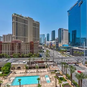 Aparthotel Stunning Balcony Strip View Mgm Signature * Free Valet, Las Vegas