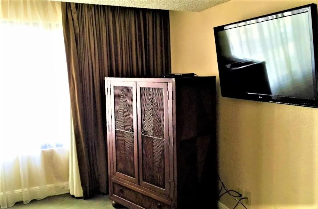 Jockey Resort Suites Center Strip Лас-Вегас 3*,