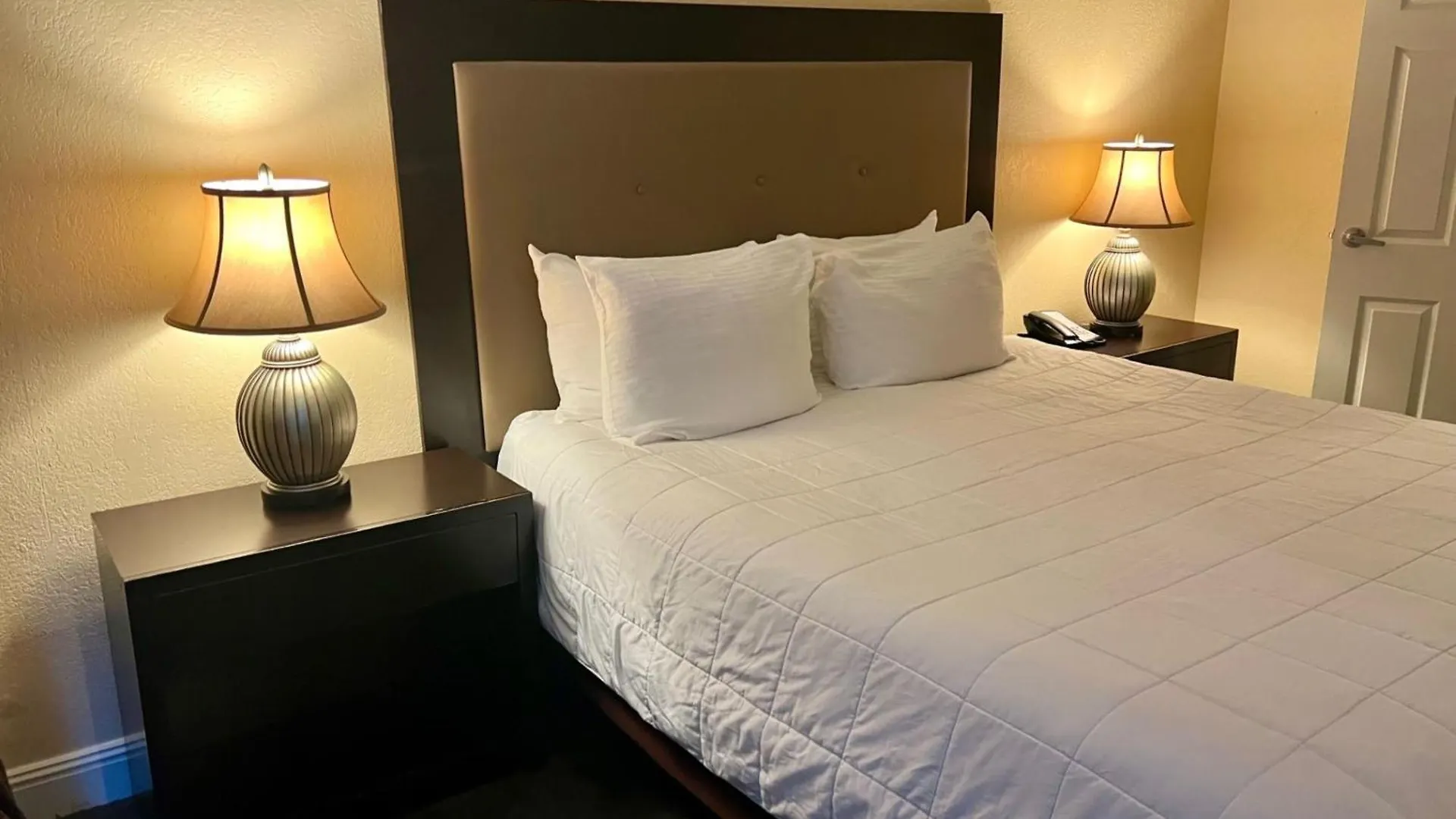 Jockey Resort Suites Center Strip Лас-Вегас